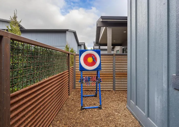 Сasa de vacaciones Adora In The Pines With Axe Throwing *